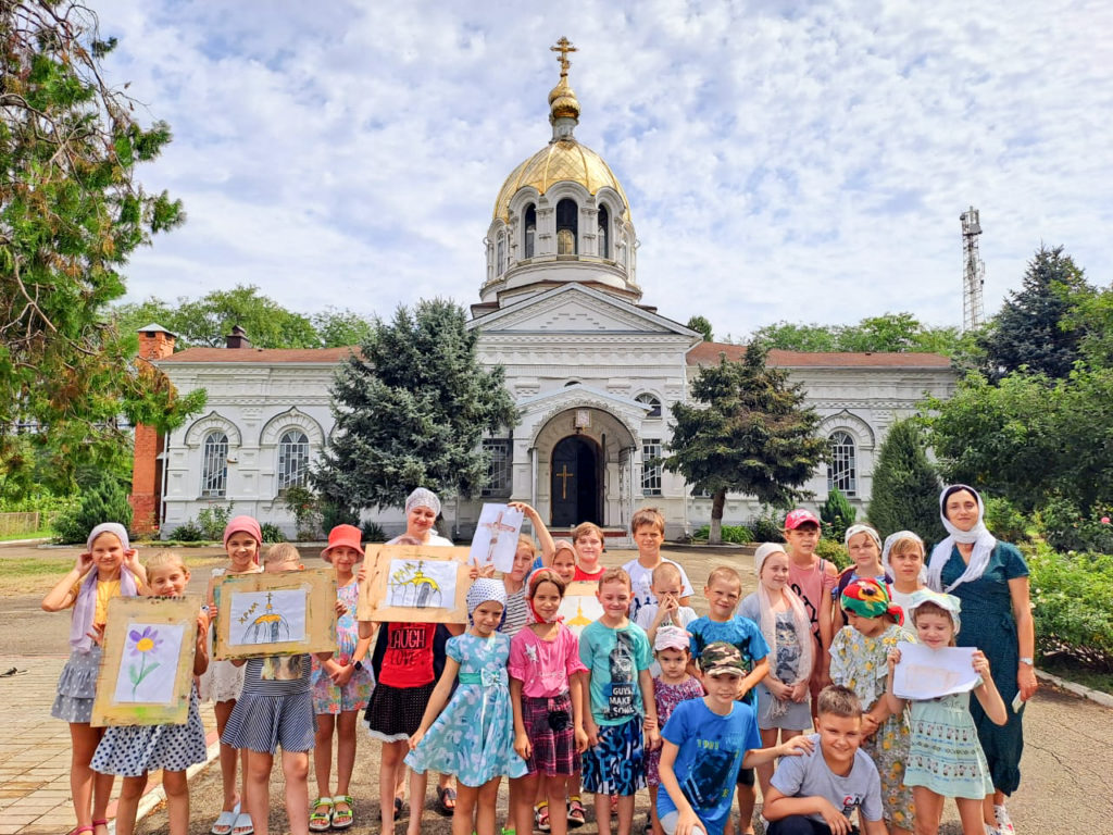 Воспитанники центра детского творчества посетили храм святителя Димитрия Ростовского