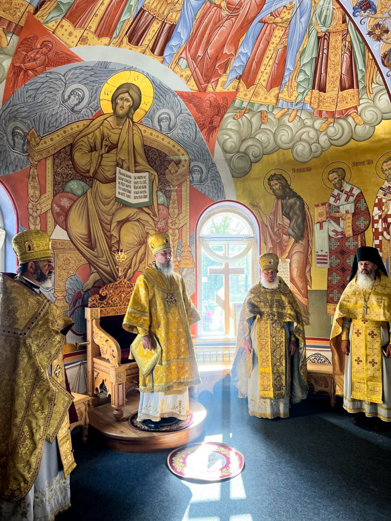 Епископ Василий совершил Божественную литургию в храме святителя Димитрия митрополита Ростовского